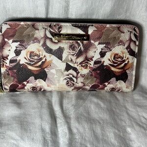 Betsey Johnson EUC Long wallet